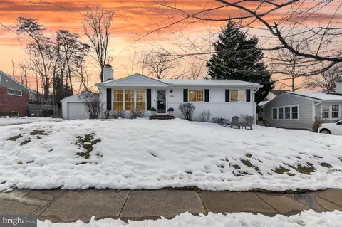 2316 N Earley St, Alexandria, VA 22302