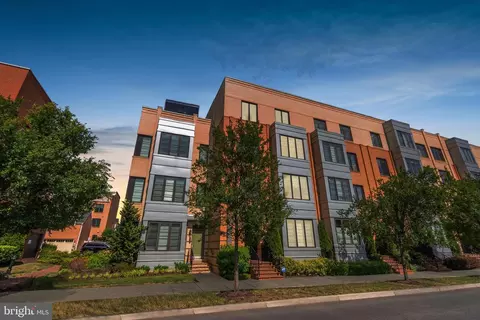 2015 Richmond Hwy #101, Alexandria, VA 22301