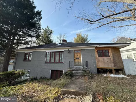 908 W Taylor Run Pkwy, Alexandria, VA 22302