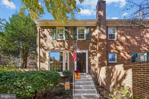 2696 Centennial Ct, Alexandria, VA 22311