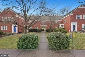1403 Martha Custis Dr, Alexandria, VA 22302