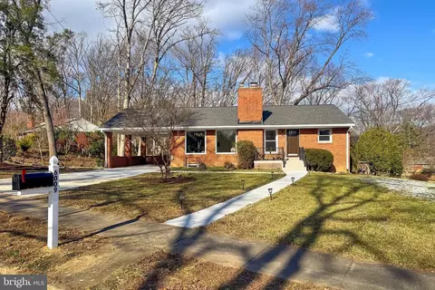 6009 Lomack Ct, Alexandria, VA 22312