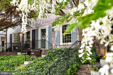 915 S Saint Asaph St, Alexandria, VA 22314
