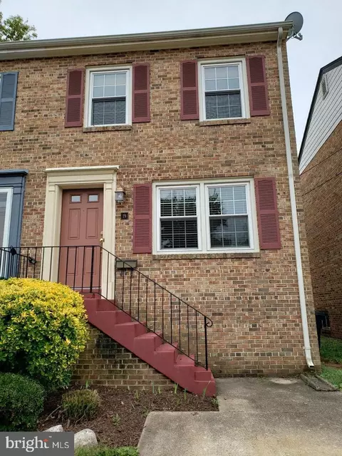 19 E Myrtle St, Alexandria, VA 22301