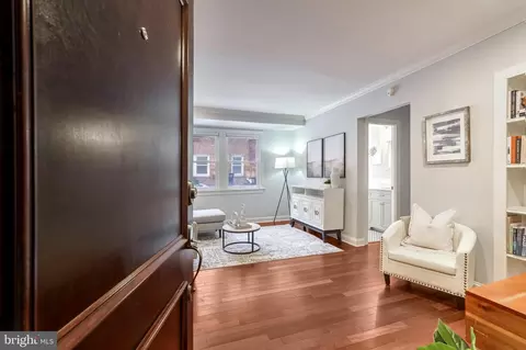 906 S Washington St #110, Alexandria, VA 22314