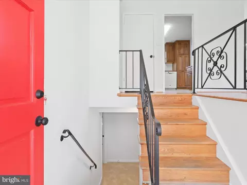 906 Peele Pl, Alexandria, VA 22304