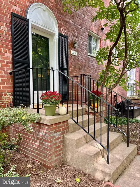3754 Gunston Rd, Alexandria, VA 22302