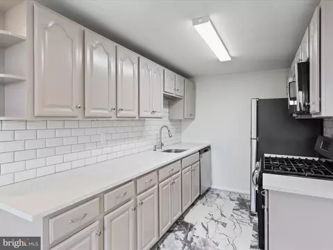 4600 Duke St #711, Alexandria, VA 22304