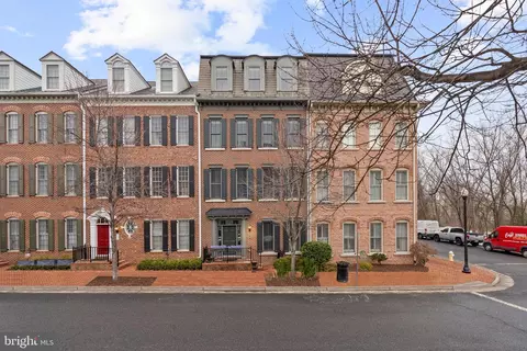 703 Lyles Ln, Alexandria, VA 22314