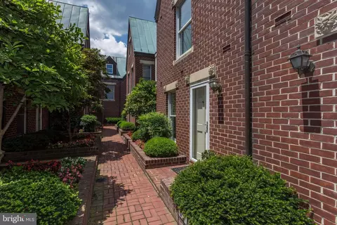 136 N Union St, Alexandria, VA 22314