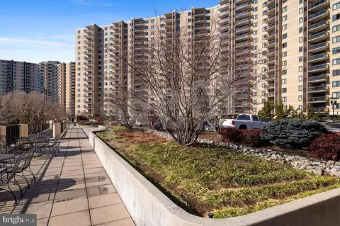 203 Yoakum Pkwy #409, Alexandria, VA 22304