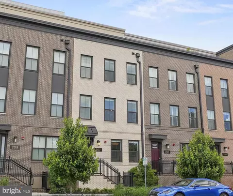207 Montgomery St, Alexandria, VA 22314