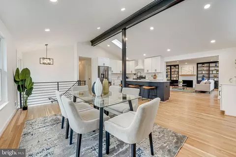 5108 Sutton Pl, Alexandria, VA 22304