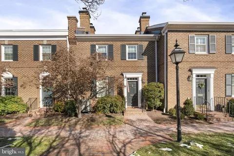 1029 N Pitt St, Alexandria, VA 22314