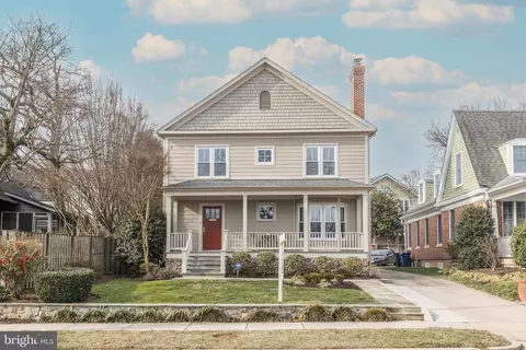 202 Russell Rd, Alexandria, VA 22301