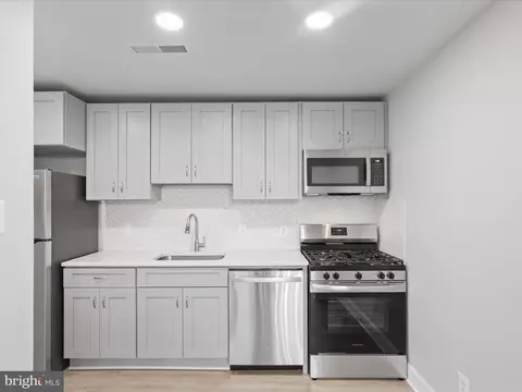 491 N Armistead St #202, Alexandria, VA 22312