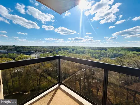 309 Yoakum Pkwy #1415, Alexandria, VA 22304