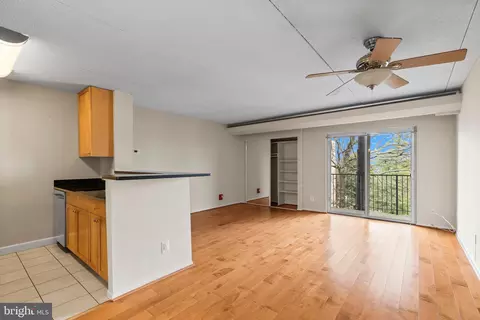 60 S Van Dorn St #404, Alexandria, VA 22304