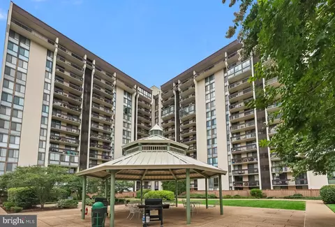 5300 Holmes Run Pkwy #1008, Alexandria, VA 22304