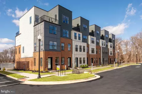 4961 Eisenhower Ave, Alexandria, VA 22304