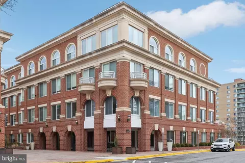 635 Slaters Ln #202, Alexandria, VA 22314