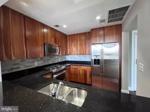 2050 Jamieson Ave #1302, Alexandria, VA 22314
