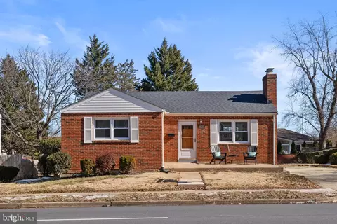 1023 N Quaker Ln, Alexandria, VA 22302