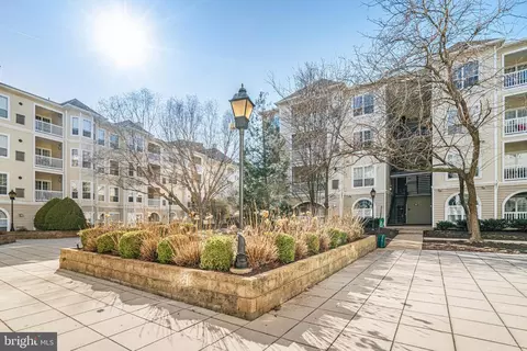 4561 Strutfield Ln #3403, Alexandria, VA 22311