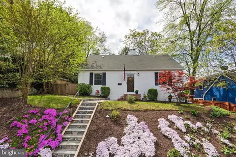 716 Upland Pl, Alexandria, VA 22314