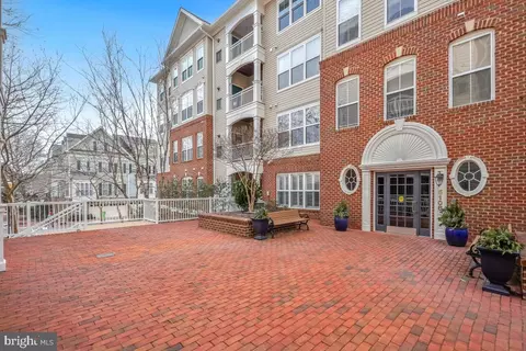 5108 Donovan Dr #104, Alexandria, VA 22304