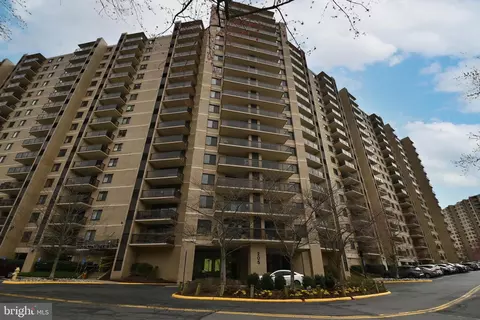205 Yoakum Pkwy #506, Alexandria, VA 22304