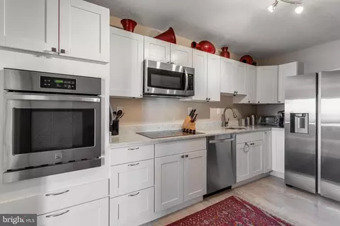 307 Yoakum Pkwy #1107, Alexandria, VA 22304