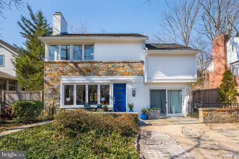 2904 Russell Rd, Alexandria, VA 22305