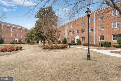 1710 W Abingdon Dr #301, Alexandria, VA 22314