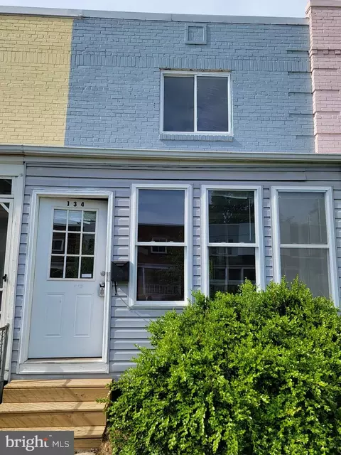 134 Lynhaven Dr, Alexandria, VA 22305
