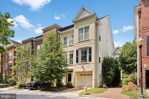 5238 Brawner Pl, Alexandria, VA 22304