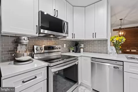 3304 Wyndham Cir #134, Alexandria, VA 22302