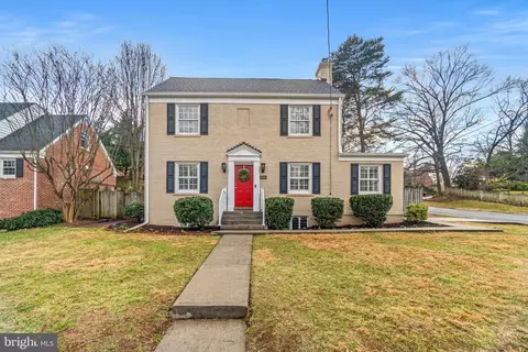 2506 Valley Dr, Alexandria, VA 22302