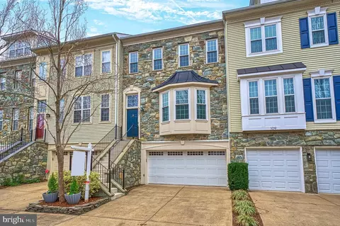 107 Cahill Dr, Alexandria, VA 22304