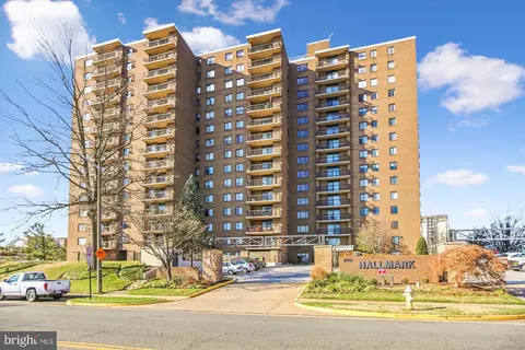 200 N Pickett St #208, Alexandria, VA 22304