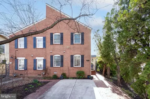 1022 Powhatan St, Alexandria, VA 22314