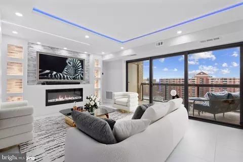 203 Yoakum Pkwy #1402, Alexandria, VA 22304