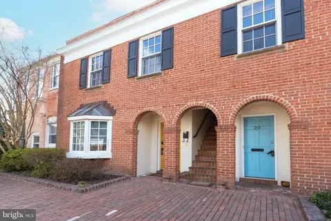 220 N St Asaph St N #18, Alexandria, VA 22314