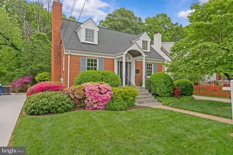 1733 Crestwood Dr, Alexandria, VA 22302