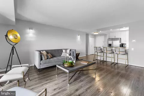 200 N Pickett St #702, Alexandria, VA 22304