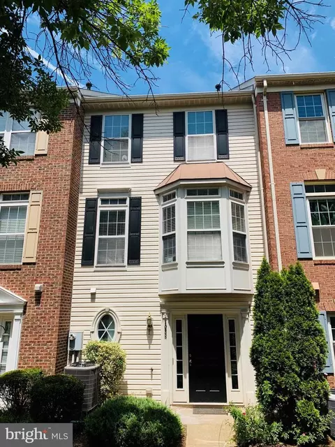 1038 Harrison Cir, Alexandria, VA 22304