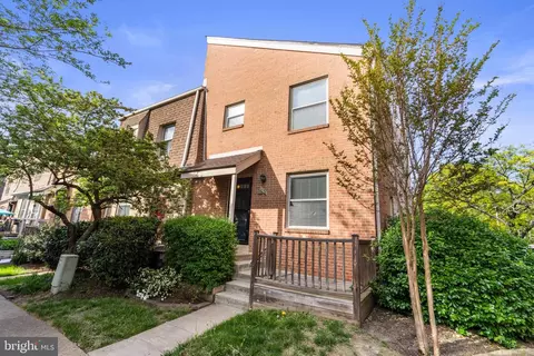 1736 Dogwood Dr, Alexandria, VA 22302