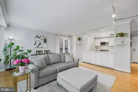 800 S Saint Asaph St #218, Alexandria, VA 22314