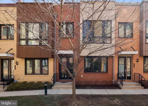 108 Cambria Walk, Alexandria, VA 22304