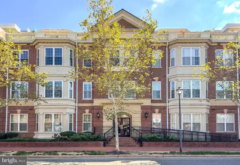 828 Slaters Ln #105, Alexandria, VA 22314